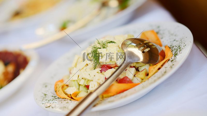 小吃加盟店起步：新手必看的关键步骤**